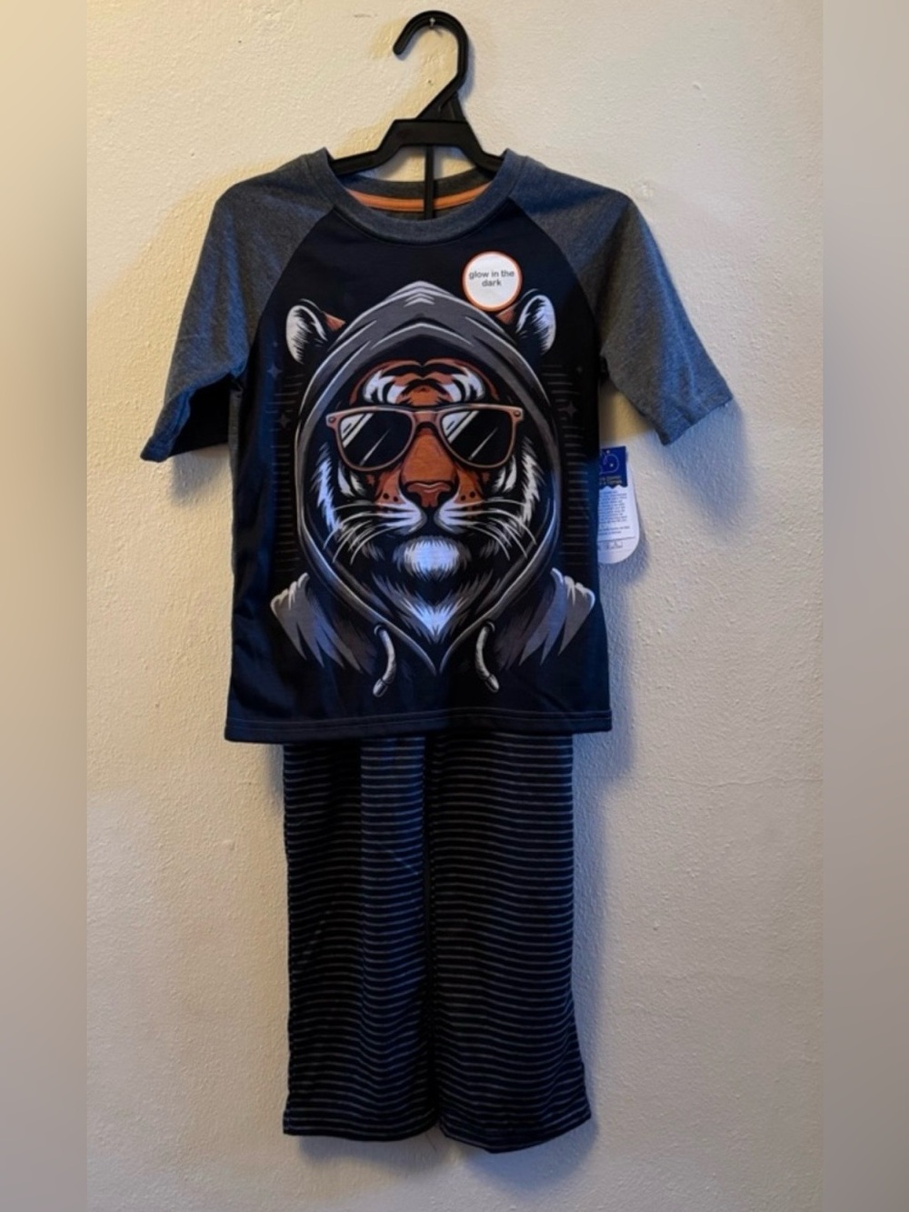 NWT - Wonder Nation Boys Tiger Glow In Dark Pajama Set Size 6-7 Striped PJs